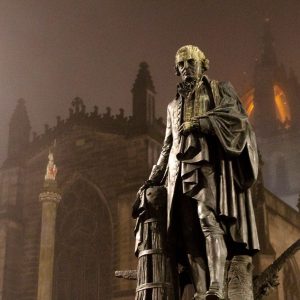 Alternative view of Edinburgh Night Photo Tour