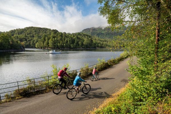 Bonnie Lochs & Bold Whisky Including Admission from Edinburgh - Image 2